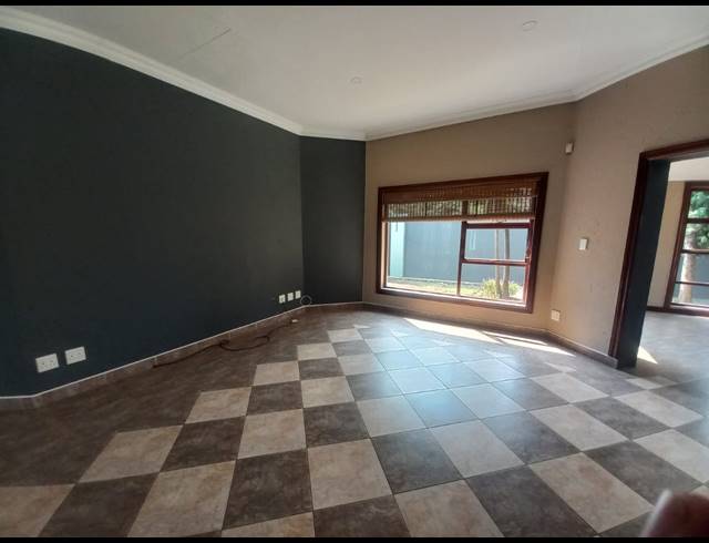 3 BEDROOM FREESTANDING FOR SALE IN SONNEVELD